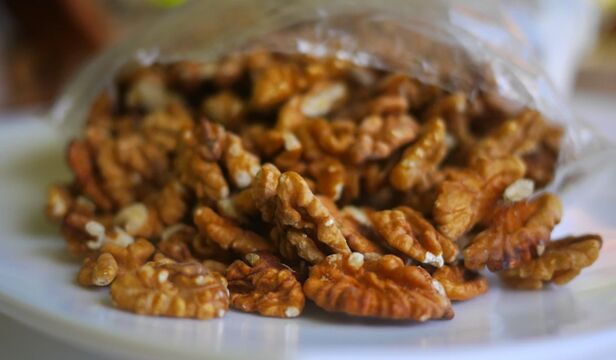 Walnuts in a man's diet will improve blood circulation and increase potency. 