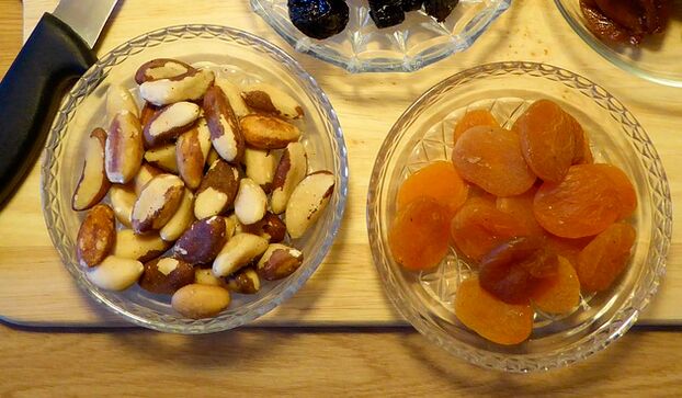 Walnuts with dried apricots are a storehouse of vitamins for male sexual health